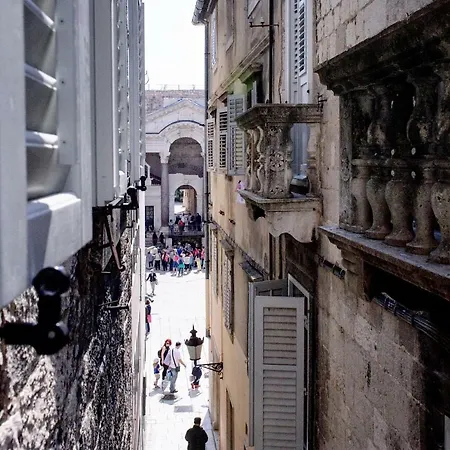 Peristil Cardo Apartment