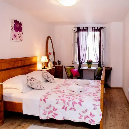 Peristil Cardo Apartment *