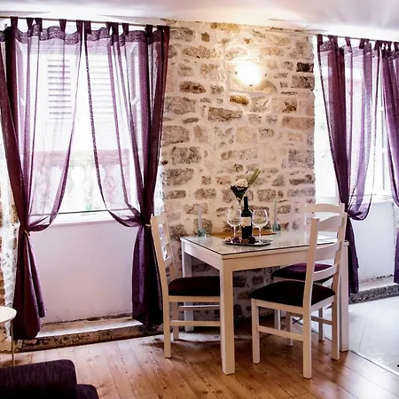 Peristil Cardo Lejlighed